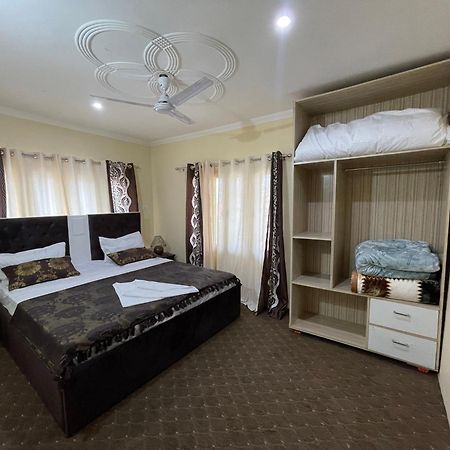 The Khayabaan - Luxurious Home Stay Away From Home Σριναγκάρ Εξωτερικό φωτογραφία