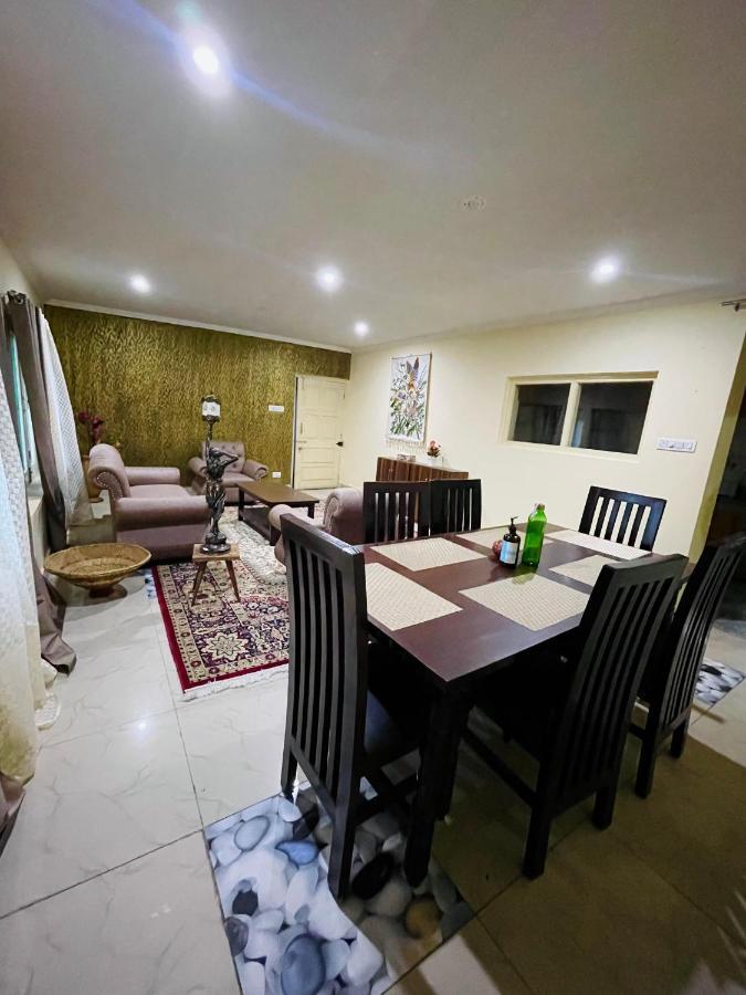 The Khayabaan - Luxurious Home Stay Away From Home Σριναγκάρ Εξωτερικό φωτογραφία