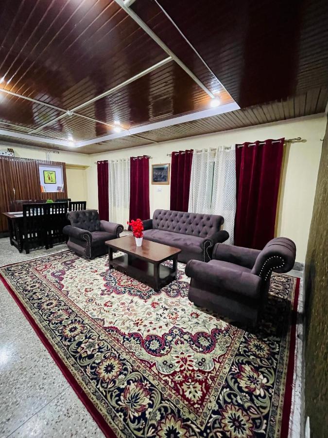 The Khayabaan - Luxurious Home Stay Away From Home Σριναγκάρ Εξωτερικό φωτογραφία