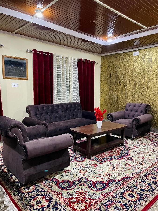 The Khayabaan - Luxurious Home Stay Away From Home Σριναγκάρ Εξωτερικό φωτογραφία