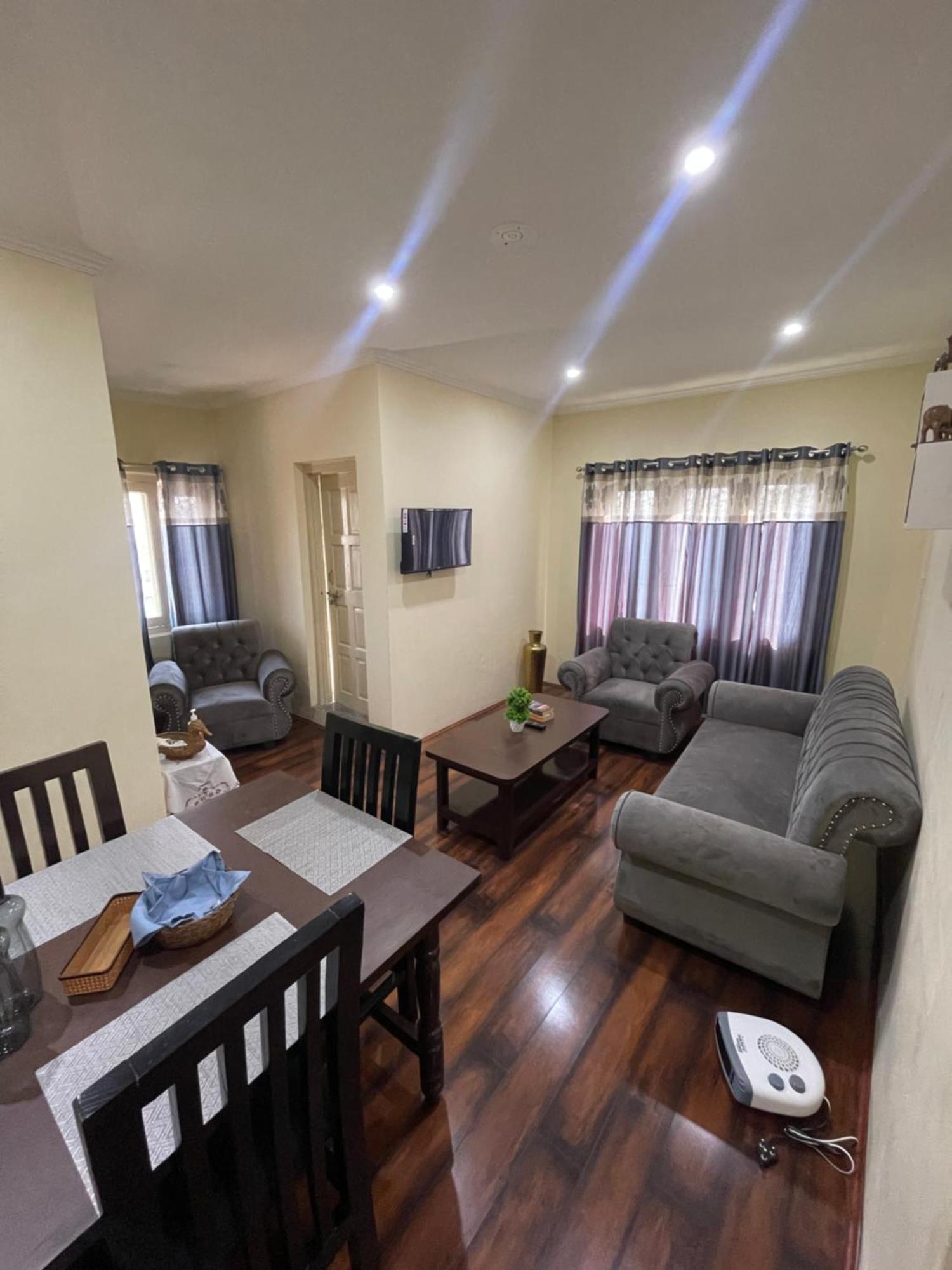 The Khayabaan - Luxurious Home Stay Away From Home Σριναγκάρ Εξωτερικό φωτογραφία