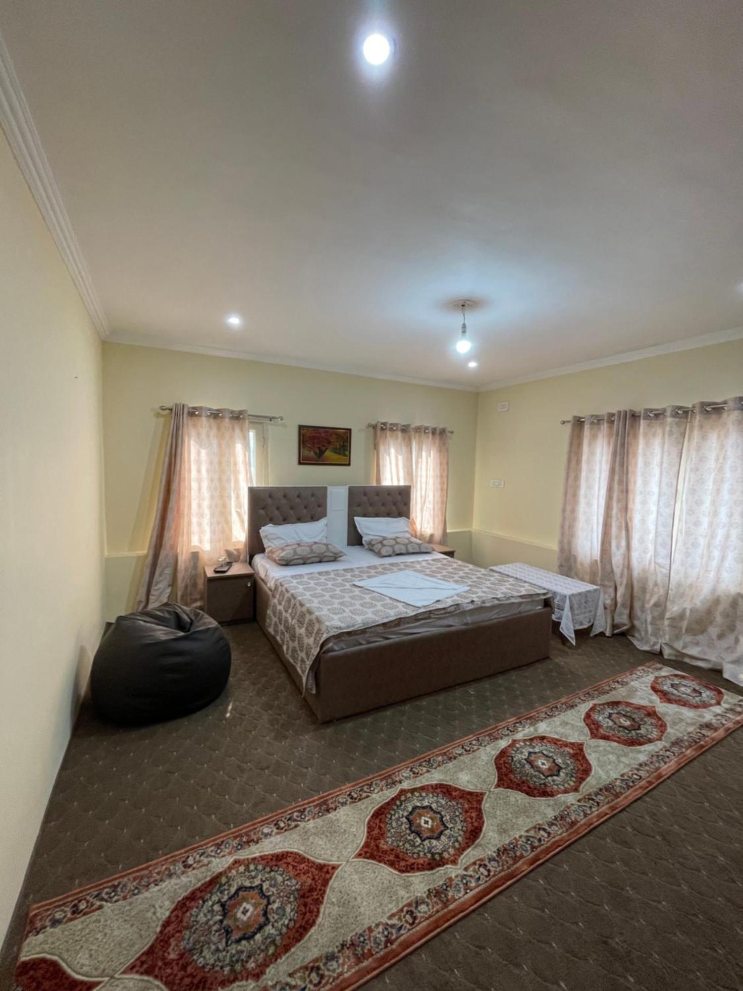 The Khayabaan - Luxurious Home Stay Away From Home Σριναγκάρ Εξωτερικό φωτογραφία