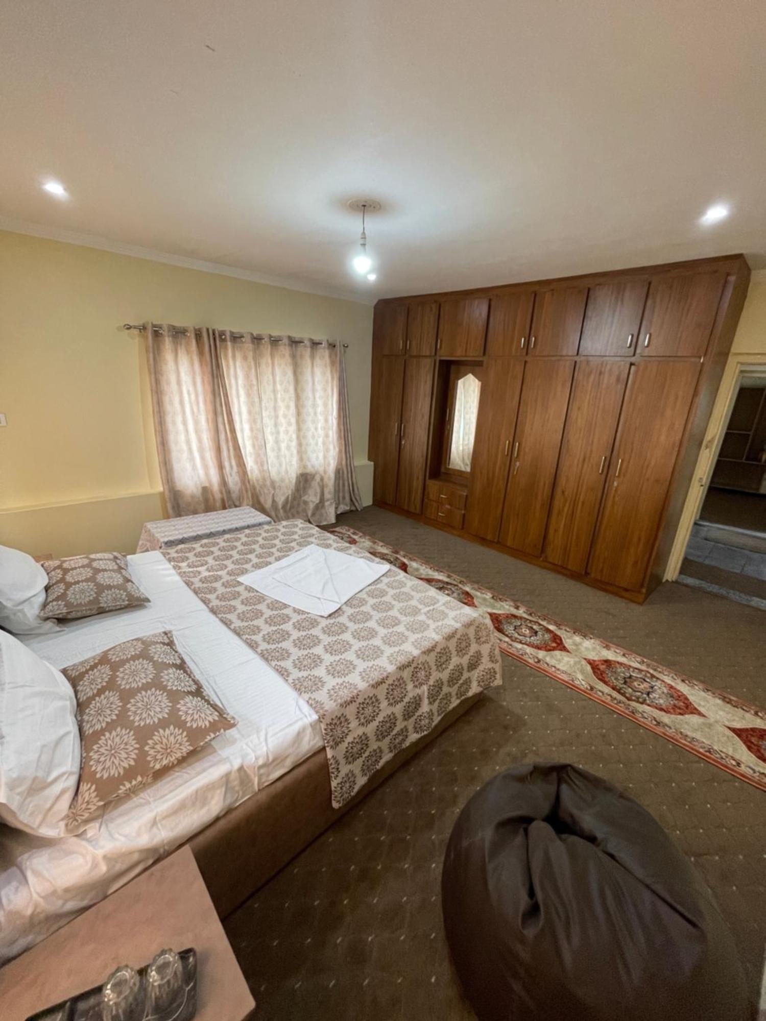 The Khayabaan - Luxurious Home Stay Away From Home Σριναγκάρ Εξωτερικό φωτογραφία