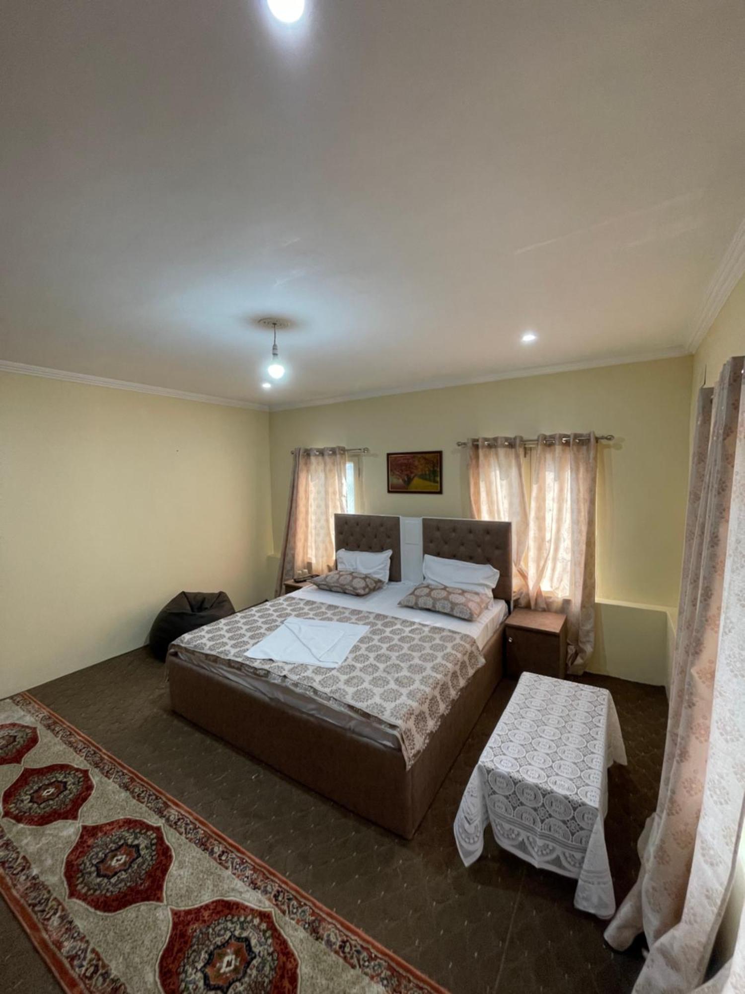 The Khayabaan - Luxurious Home Stay Away From Home Σριναγκάρ Εξωτερικό φωτογραφία