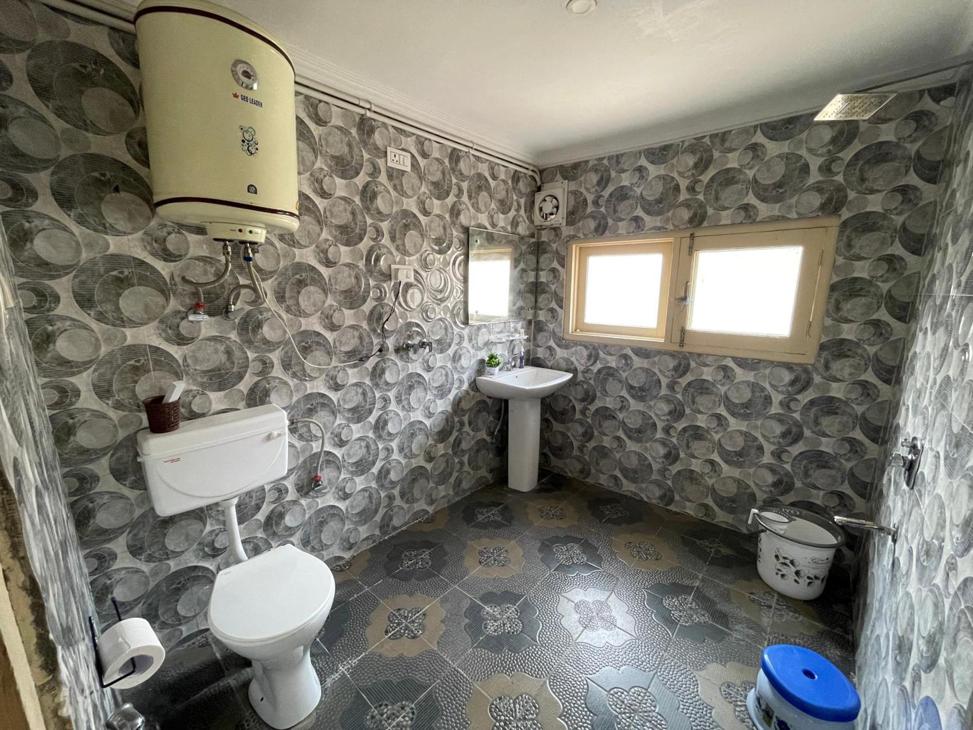 The Khayabaan - Luxurious Home Stay Away From Home Σριναγκάρ Εξωτερικό φωτογραφία