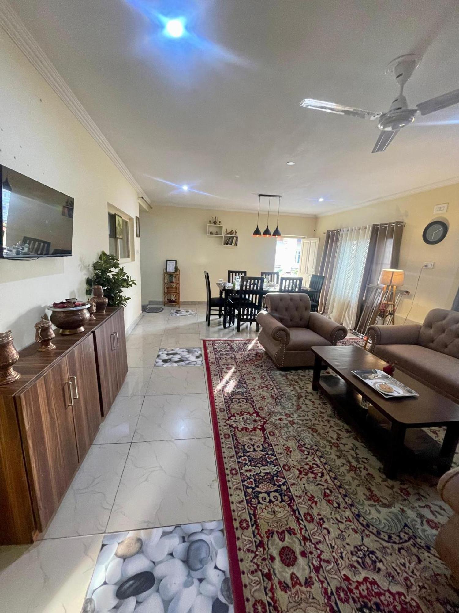 The Khayabaan - Luxurious Home Stay Away From Home Σριναγκάρ Εξωτερικό φωτογραφία